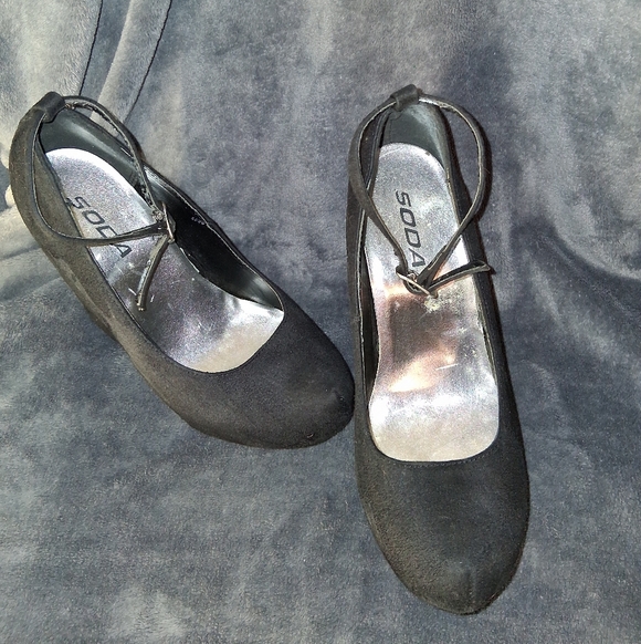 Soda Black Wedge Shoes - Picture 2 of 4